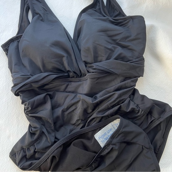 Lauren Ralph Lauren Black Beach Club Twist-Front One Piece Swimsuit Size 8 - Picture 7 of 7